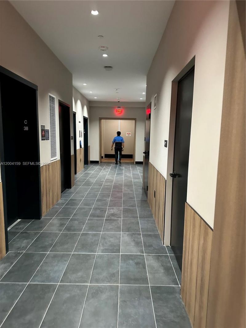 121 NE 5, Unit 2712, Miami, FL 33132 Photo