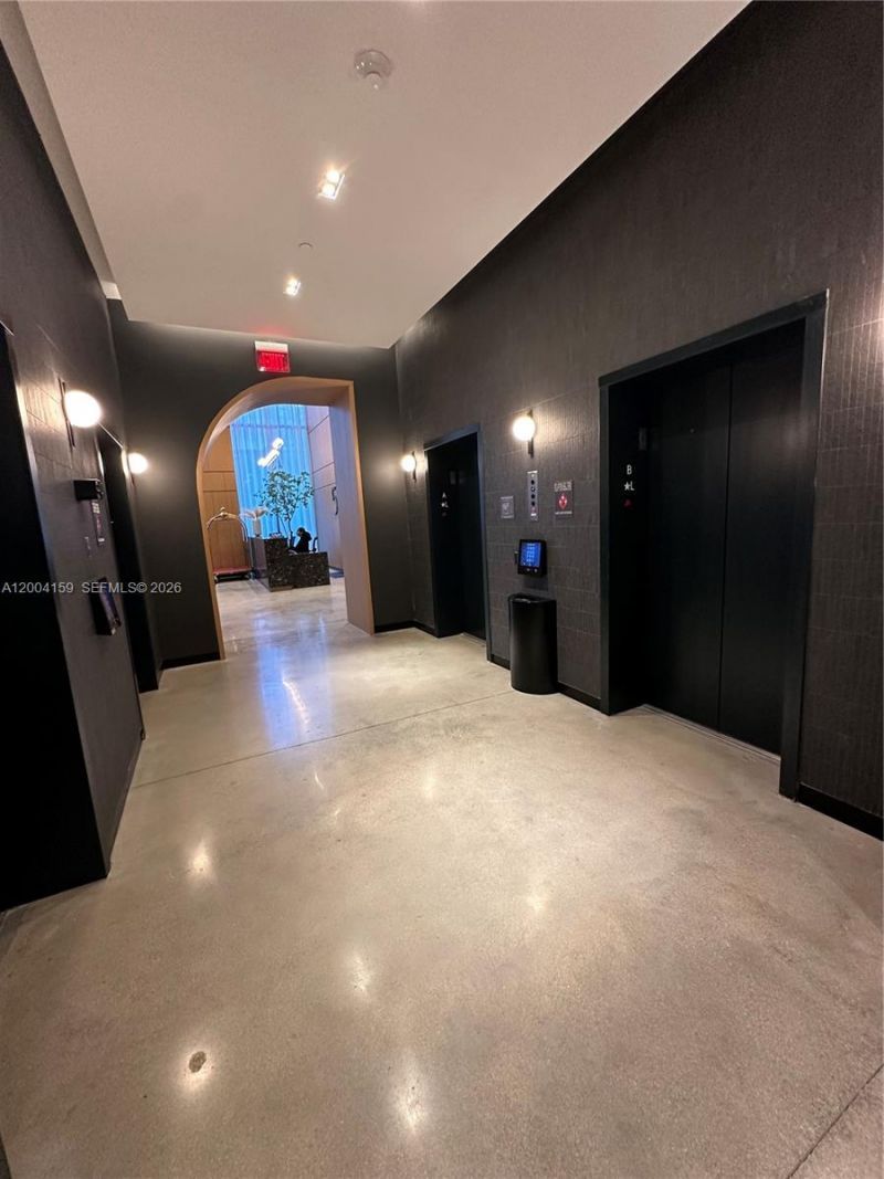 121 NE 5, Unit 2712, Miami, FL 33132 Photo