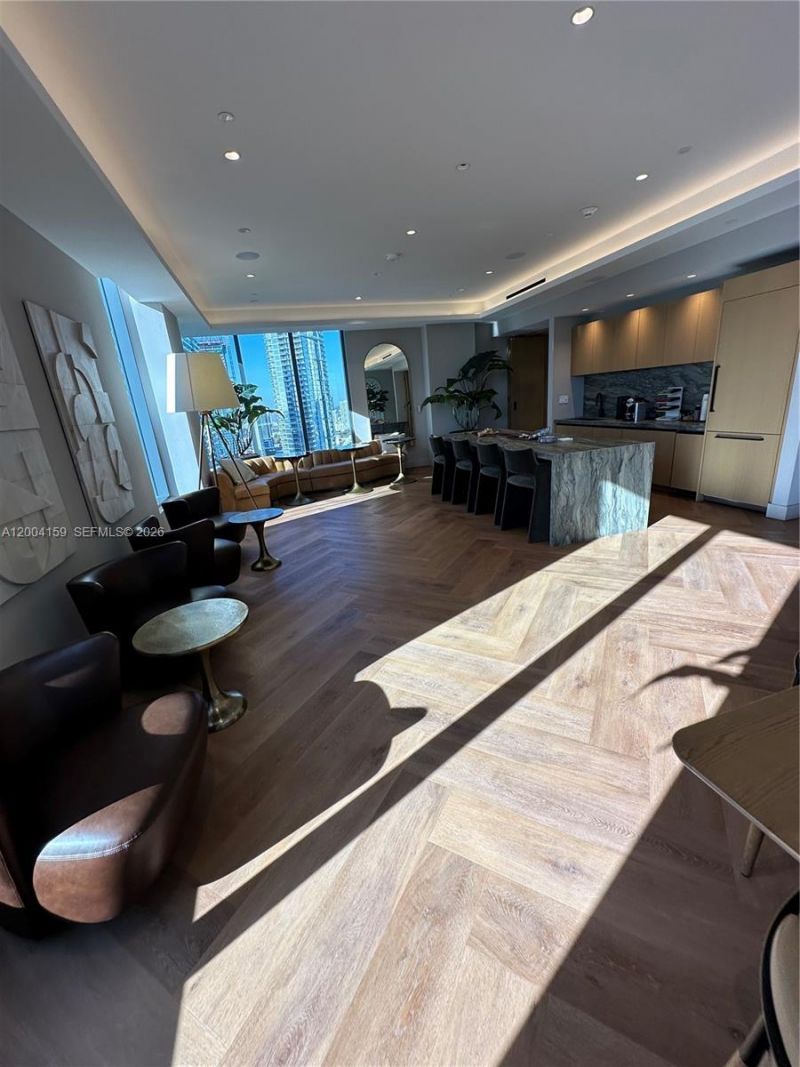 121 NE 5, Unit 2712, Miami, FL 33132 Photo