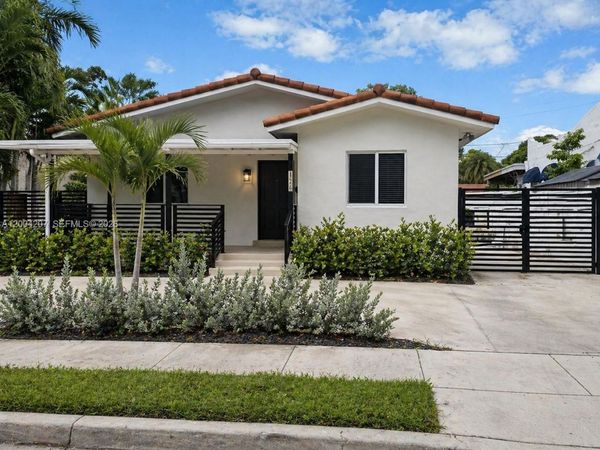 426 SW 26th Rd, Miami, FL 33129