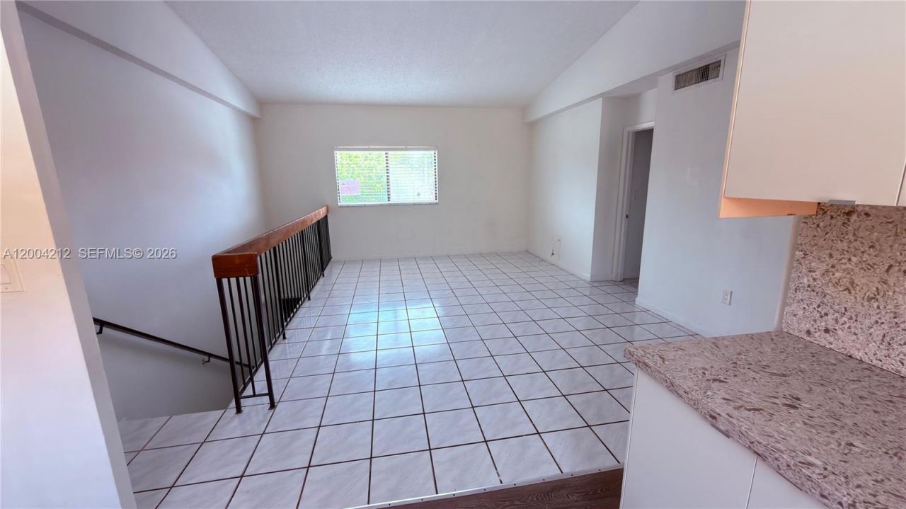 6370 W 27th Ct, Unit 203, Hialeah, FL 33016 Photo