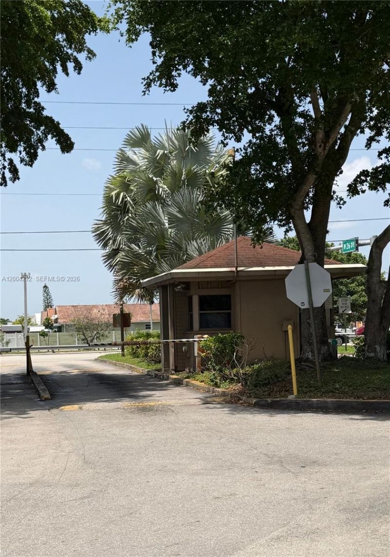 6370 W 27th Ct, Unit 203, Hialeah, FL 33016 Photo