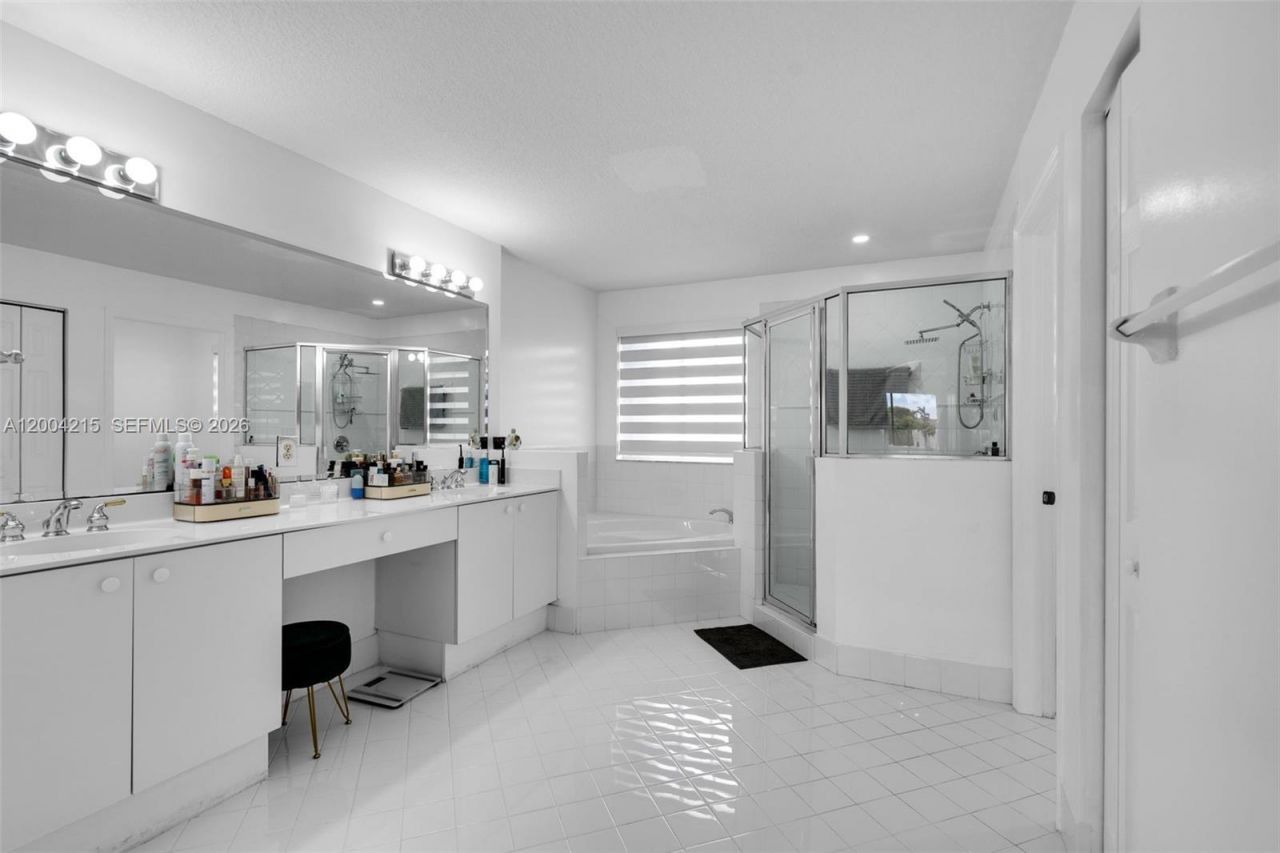 11462 NW 69th Ter , Doral, FL 33178 Photo
