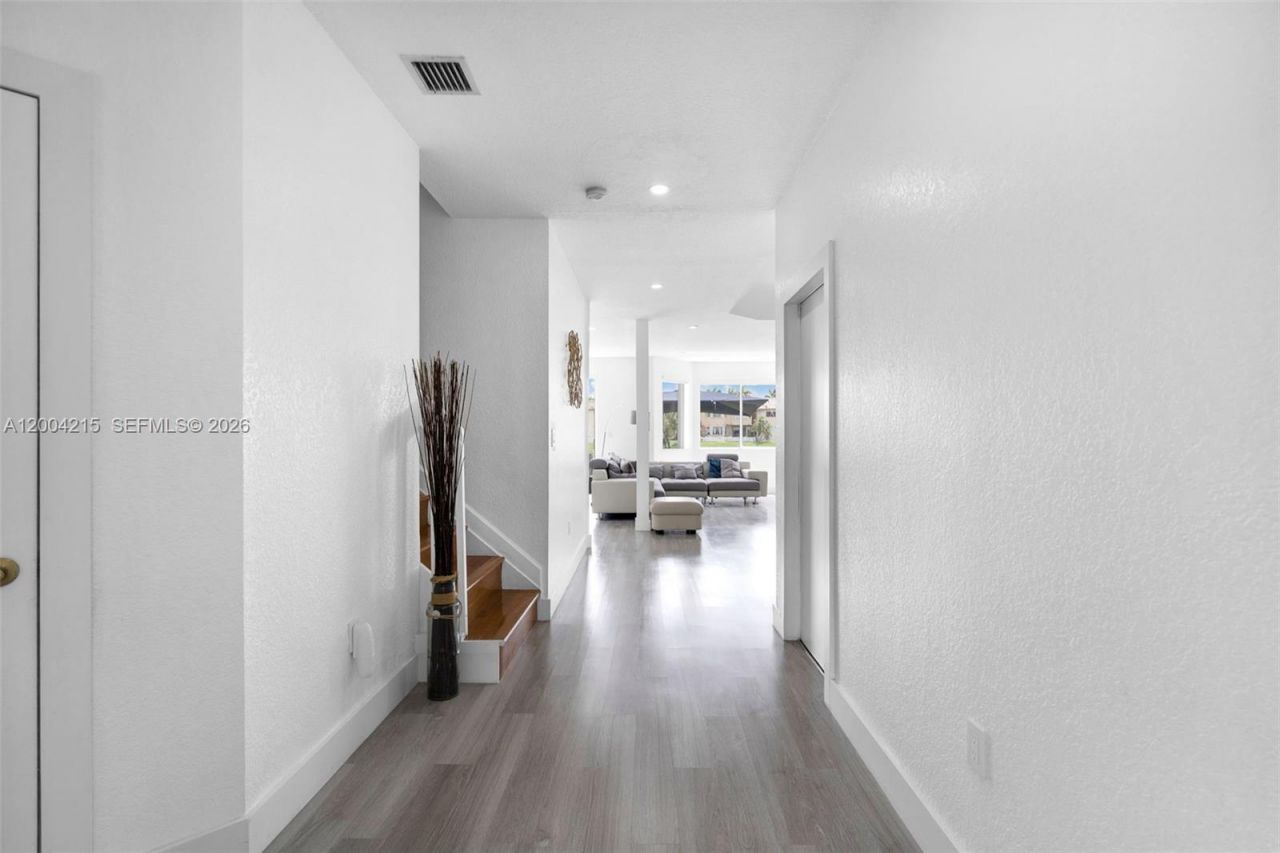 11462 NW 69th Ter , Doral, FL 33178 Photo