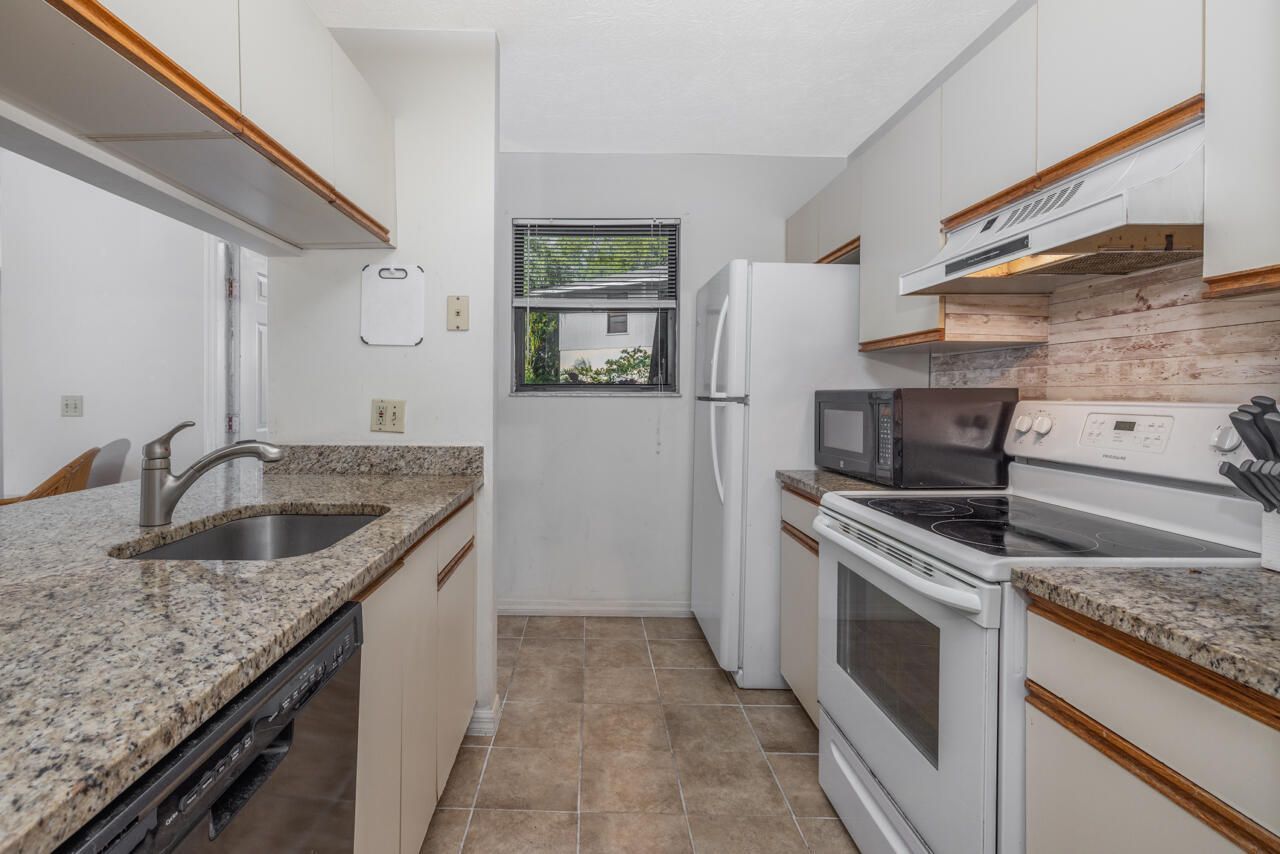 6537 SE Federal Highway, Unit 101, Stuart, FL 34997 Photo