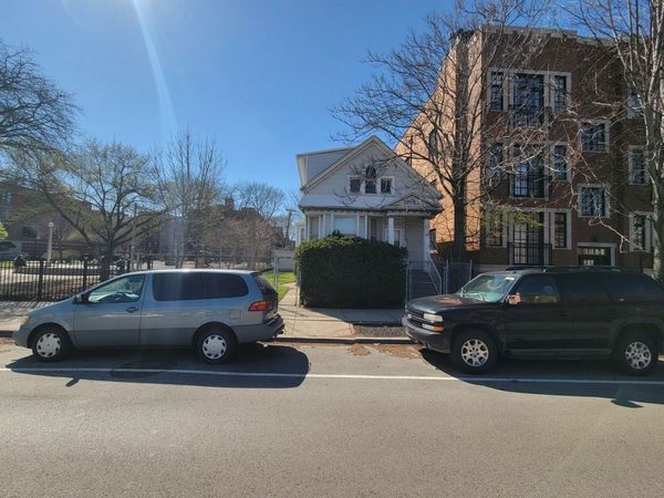 3214 N Damen Avenue , Chicago, IL 60618