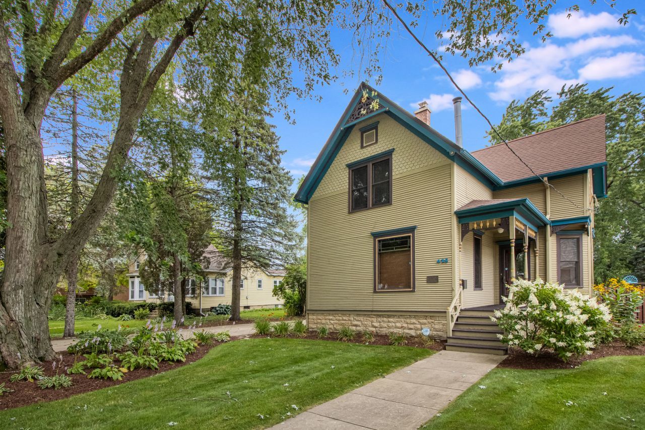 425 W Washington Street , West Chicago, IL 60185