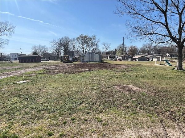 211 Merchant Street, Oswego, KS 67356