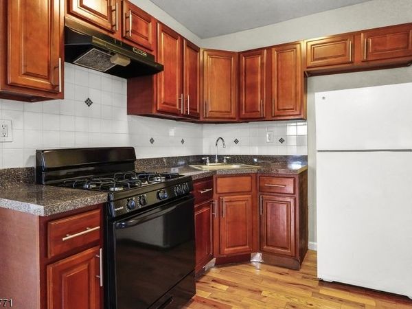 117 Parkview Ter, Unit 3, Newark, NJ 07112