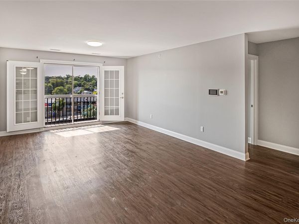17 N William Street, Unit 203, Pearl River, NY 10965