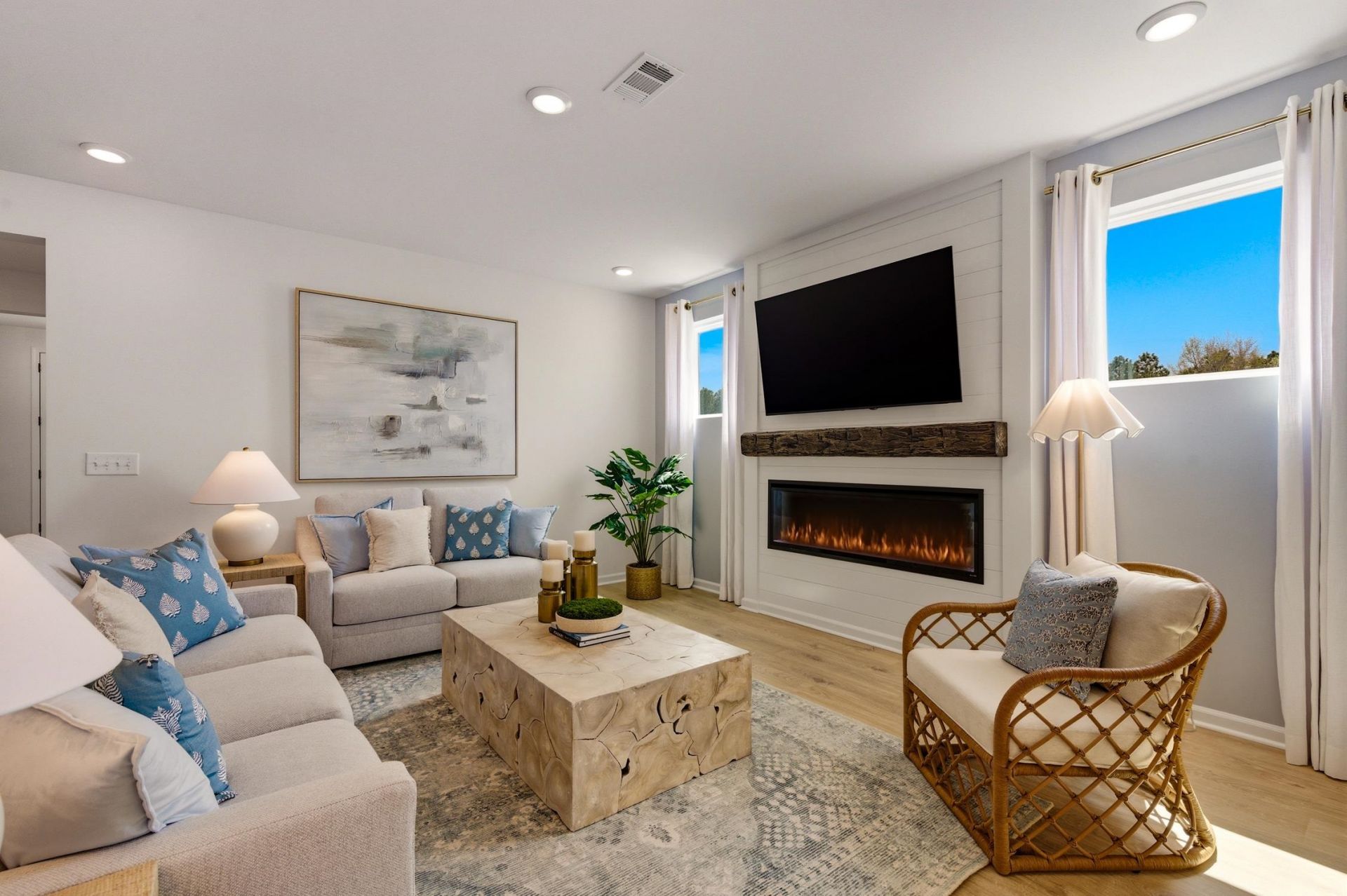 3052 Claredon St  Photo 8