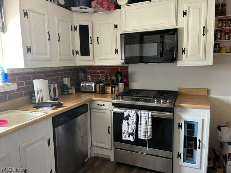 14730 Orchard Park Avenue, Cleveland, OH 44111 Photo 3