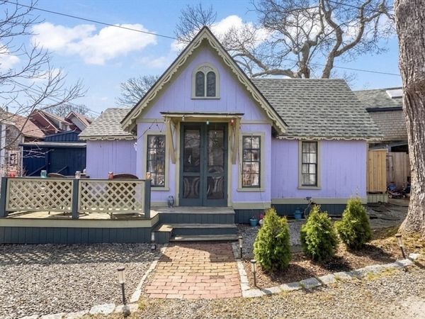 1 Pease Avenue, Oak Bluffs, MA 02557