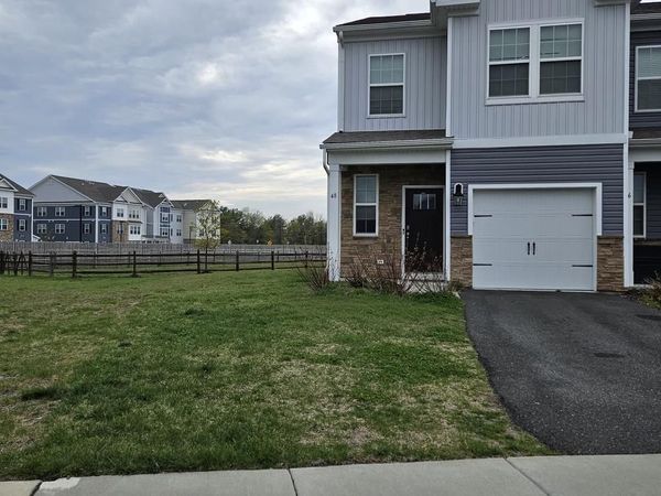 48 PEREGRINE WAY, BURLINGTON, NJ 08016