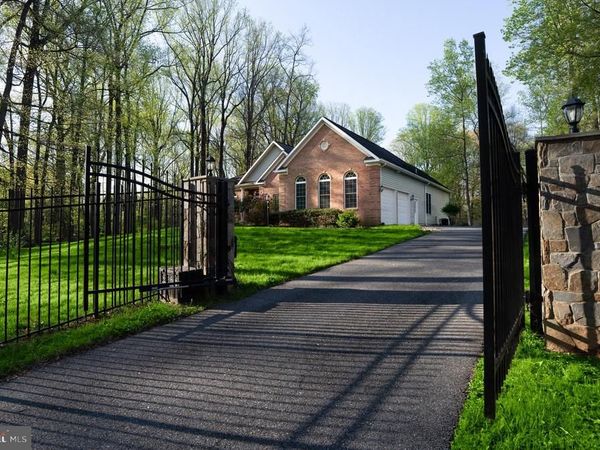 4300 PINETREE ROAD, ROCKVILLE, MD 20853