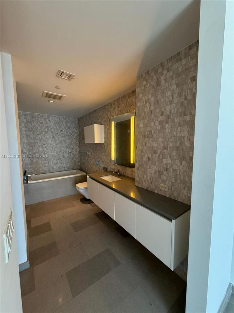 68 SE 6th St , Unit 2506, Miami, FL 33131 Photo