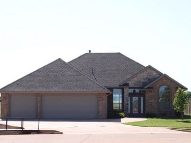 1607 SW 70th St, Lawton, OK 73505