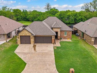 711 Meadow Lane, Cache, OK 00000