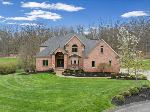 189 Wedgewood Dr, Gibsonia, PA 15044