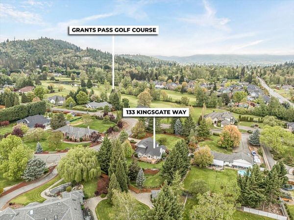 133 Kingsgate Way, Grants Pass, OR 97527