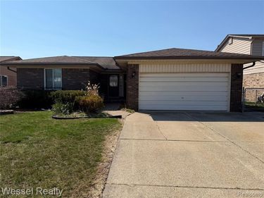 36675 Engleside Drive , Sterling Heights, MI 48310