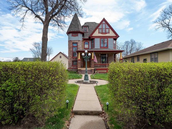 2216 JACKSON ST, Sioux City, IA 51104