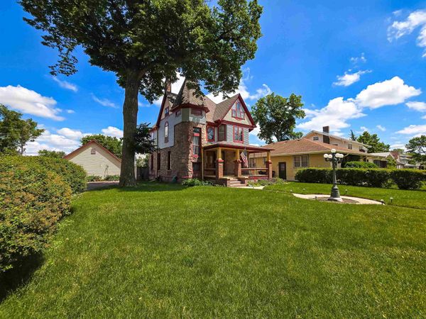 2216 JACKSON ST, Sioux City, IA 51104