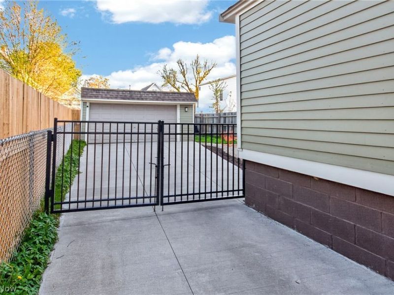 3205 Mapledale Avenue, Cleveland, OH 44109 Photo 40