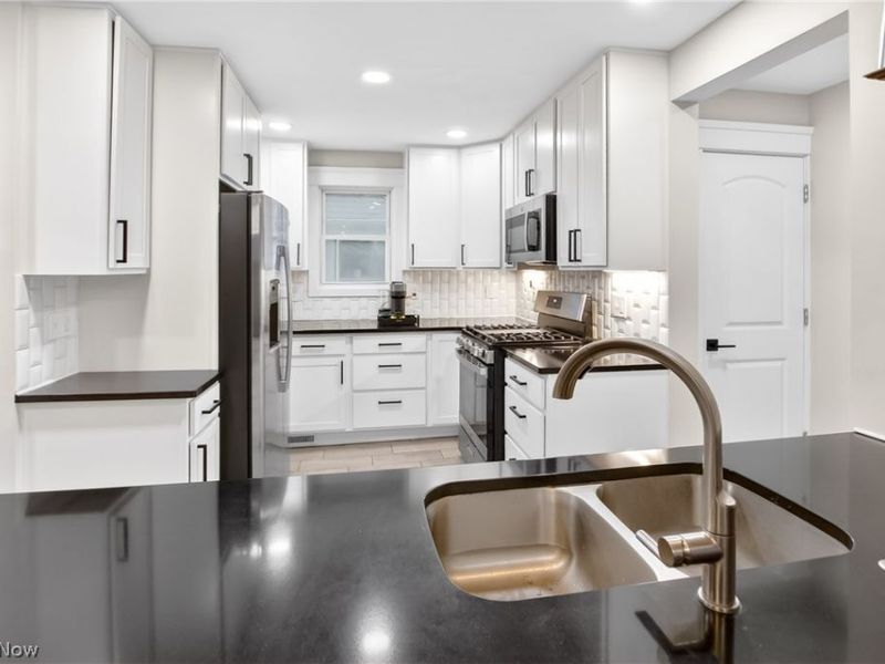 3205 Mapledale Avenue, Cleveland, OH 44109 Photo 9