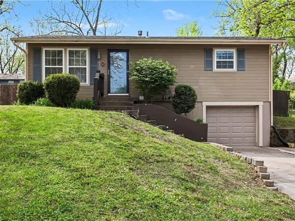 207 Jackson Avenue, Liberty, MO 64068