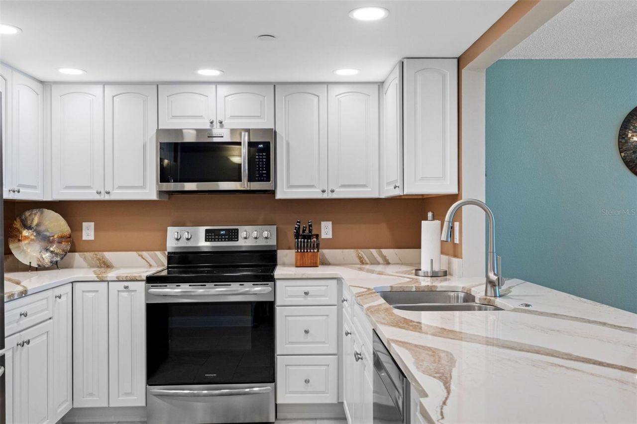 20002 Gulf Boulevard, Unit 2203, Indian Shores, FL 33785 Photo