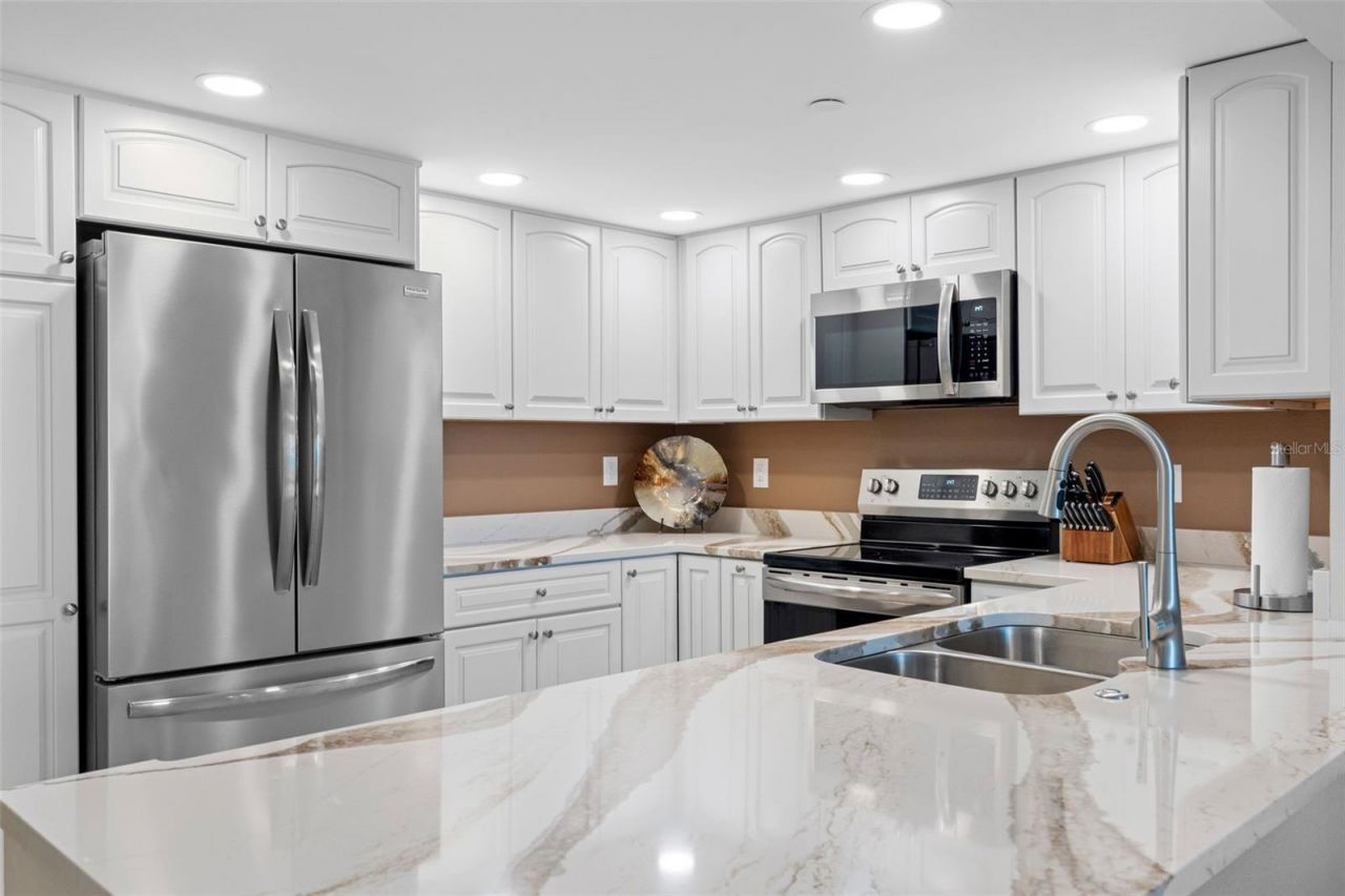 20002 Gulf Boulevard, Unit 2203, Indian Shores, FL 33785 Photo
