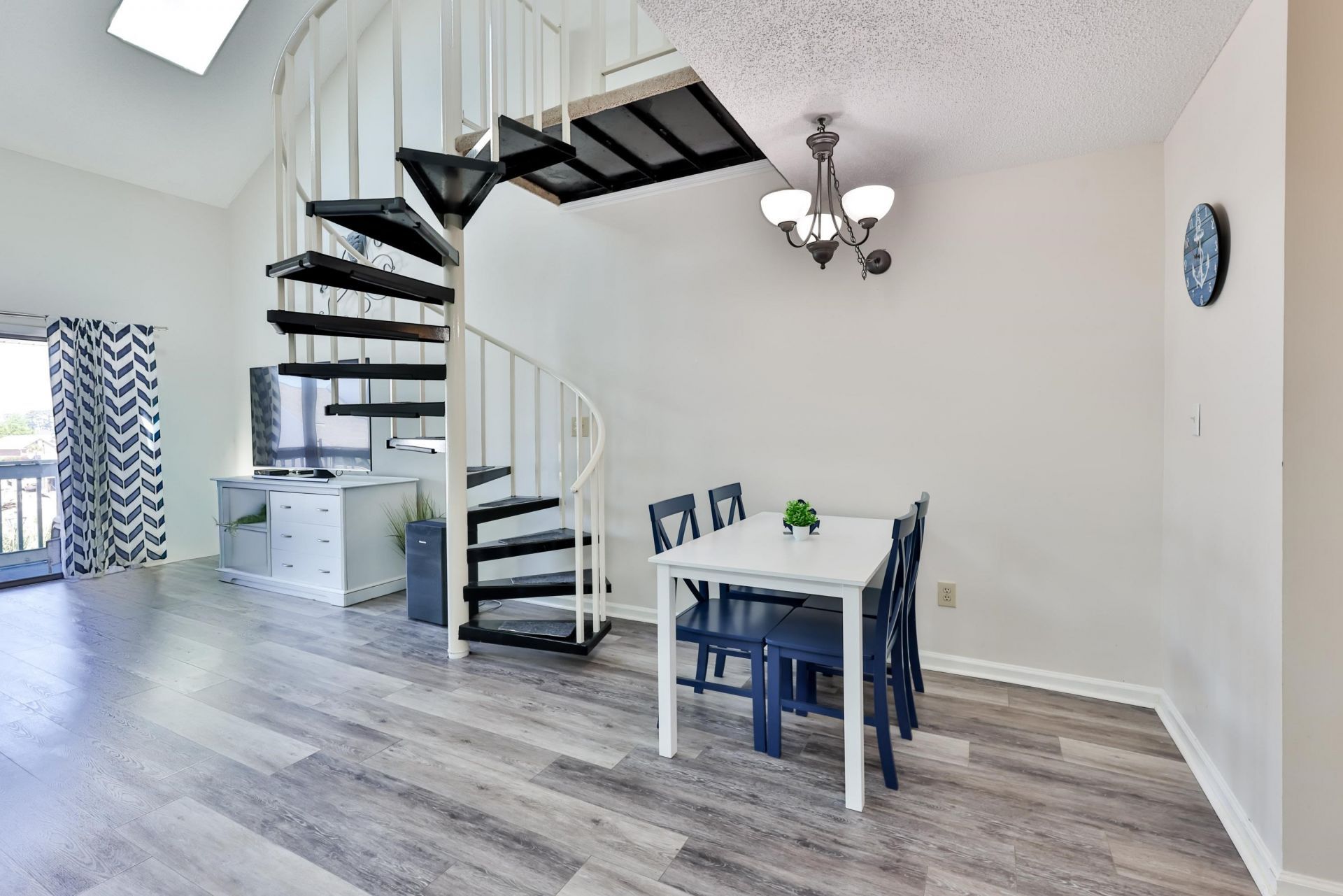 1880 Auburn Ln.  Photo 8