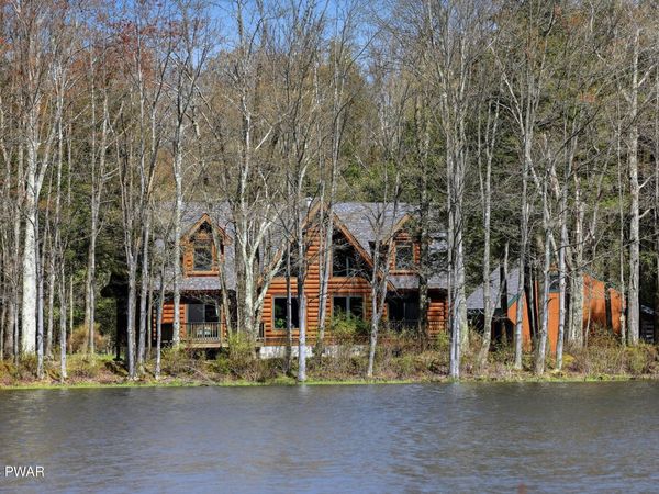 21 Halawa Lane , Newfoundland, PA 18445