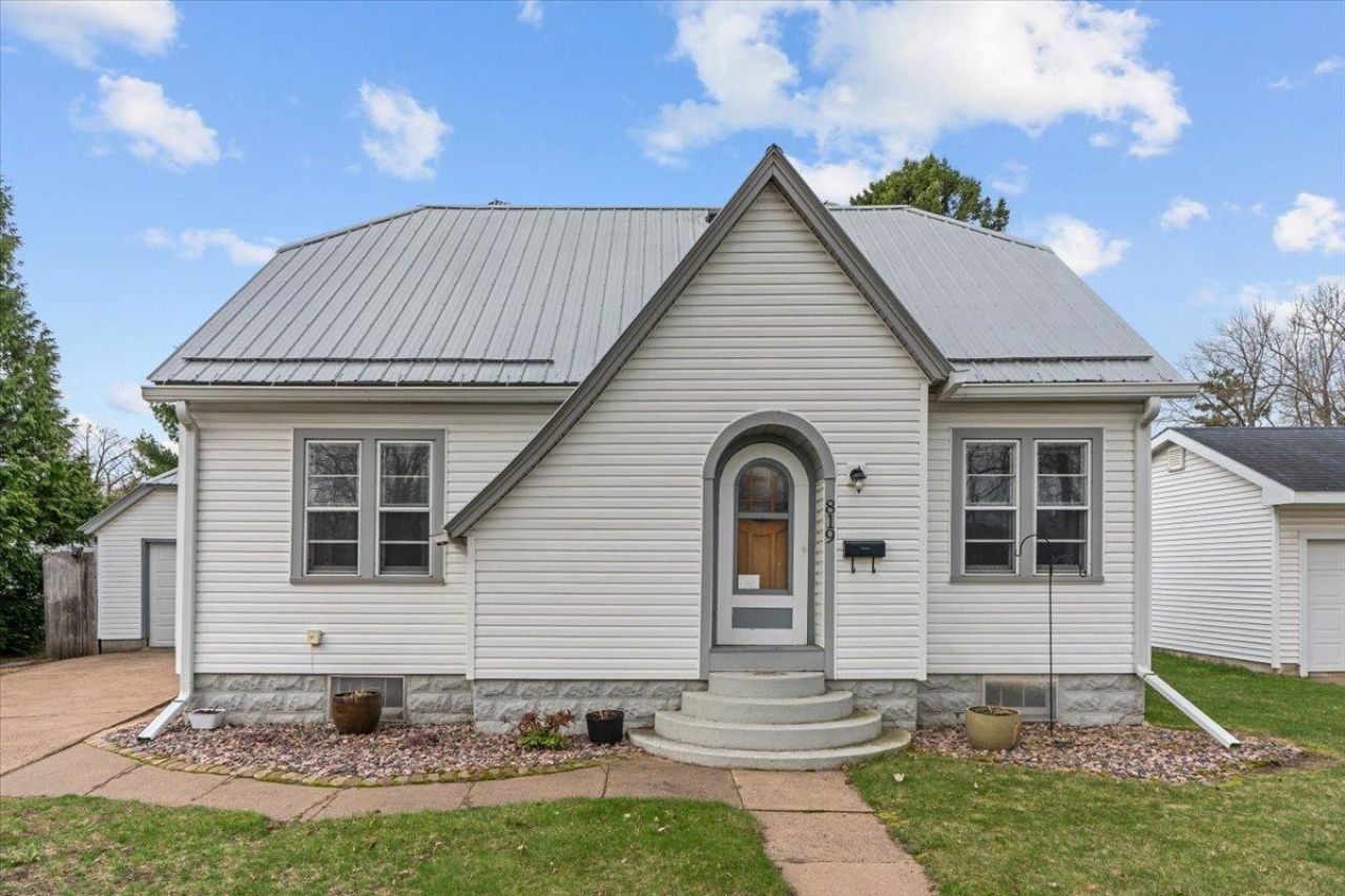 819 Hopwood Avenue , Menomonie, WI 54751