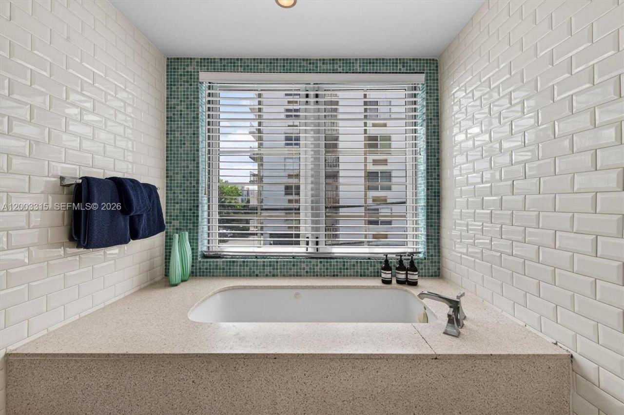 1250 Ocean Dr, Unit 3F, Miami Beach, FL 33139 Photo
