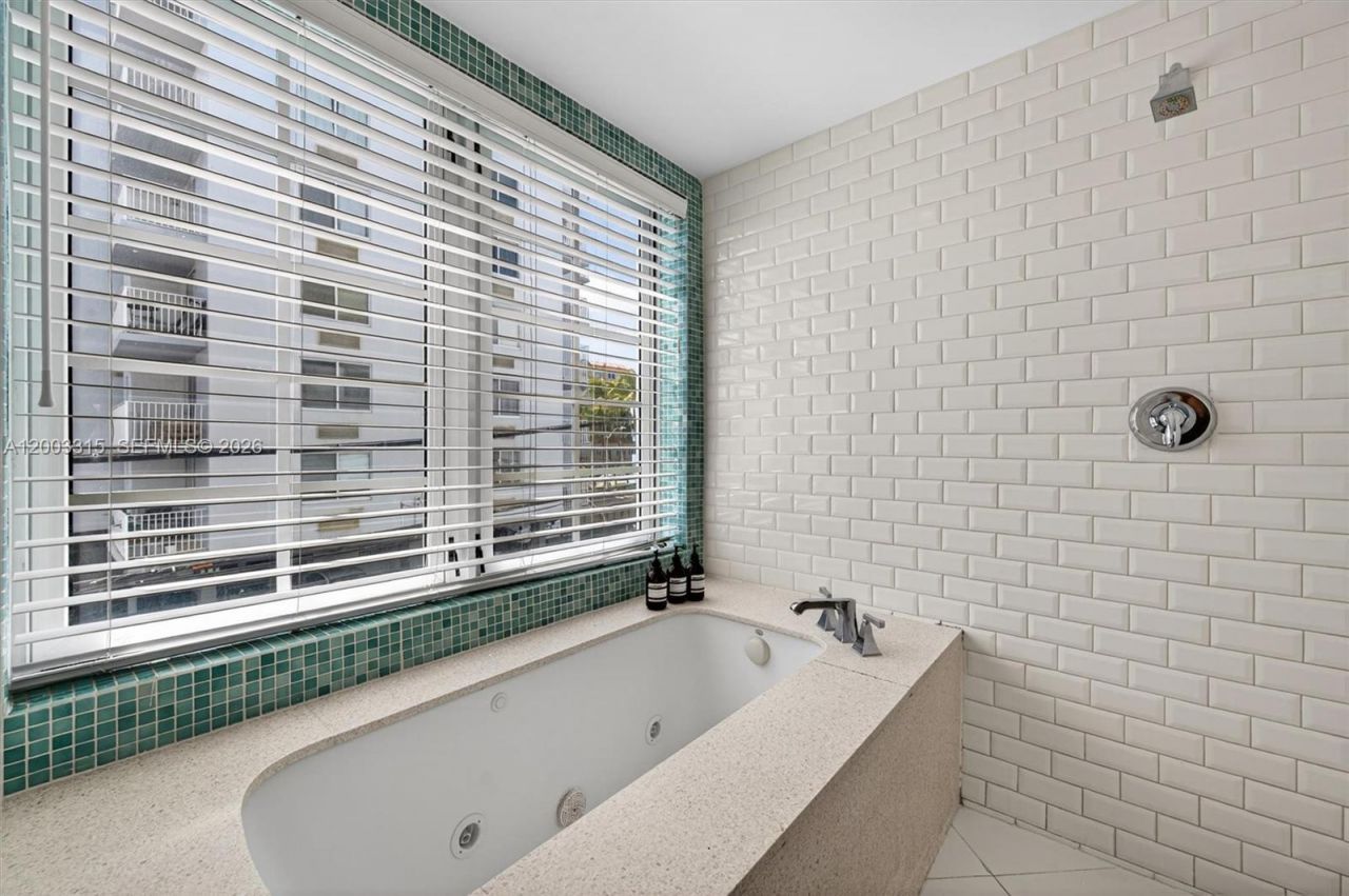 1250 Ocean Dr, Unit 3F, Miami Beach, FL 33139 Photo
