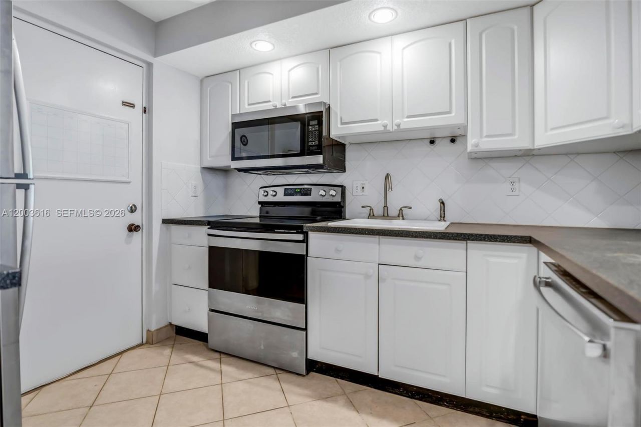 2322 S Cypress Bend Dr, Unit 311, Pompano Beach, FL 33069 Photo