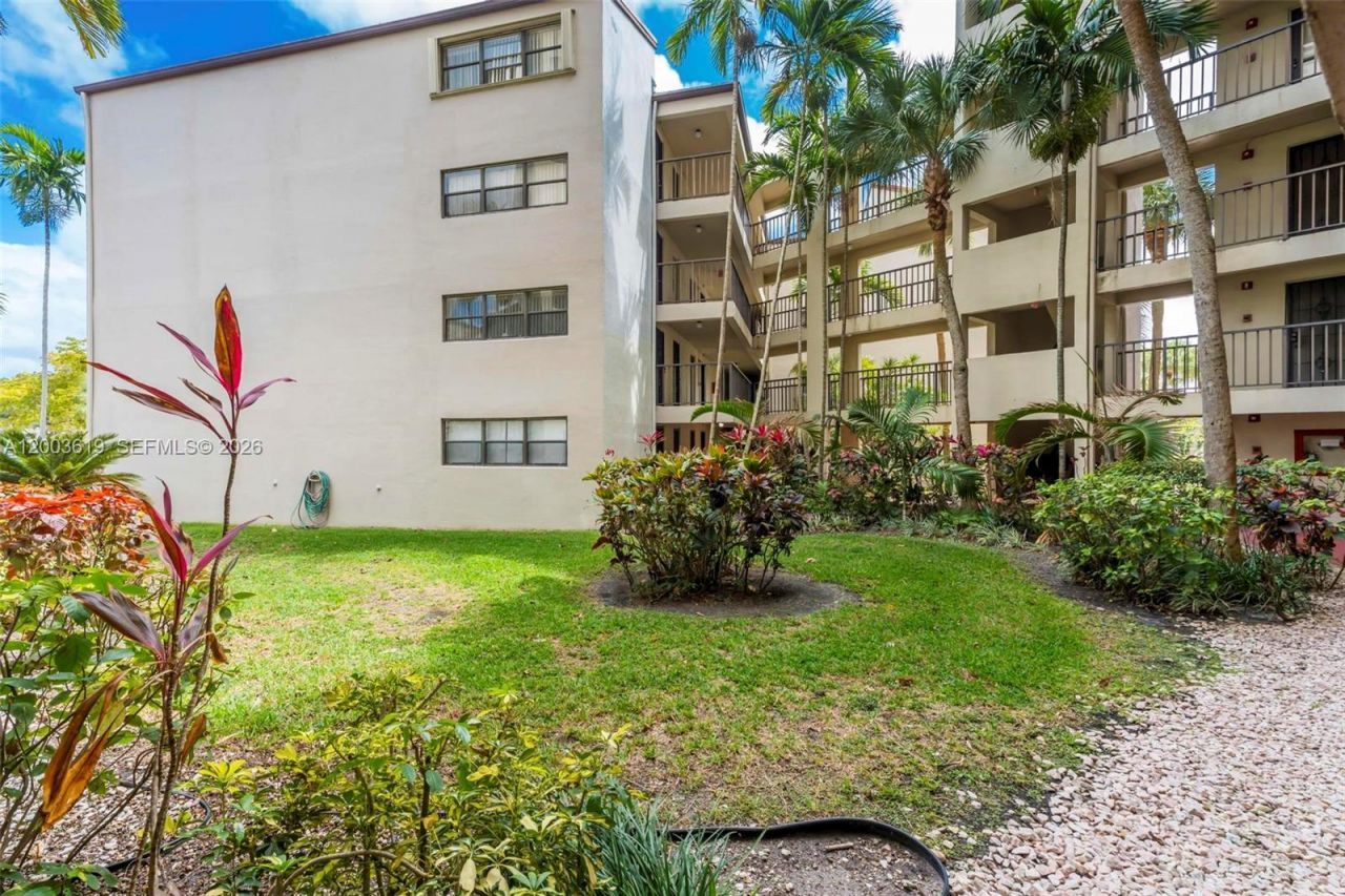 2322 S Cypress Bend Dr, Unit 311, Pompano Beach, FL 33069 Photo