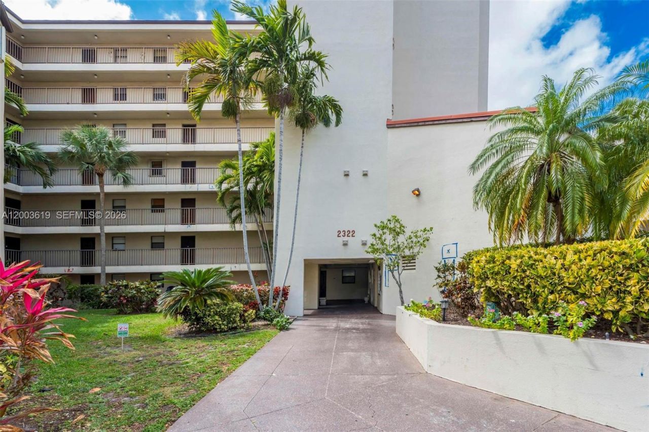 2322 S Cypress Bend Dr, Unit 311, Pompano Beach, FL 33069 Photo