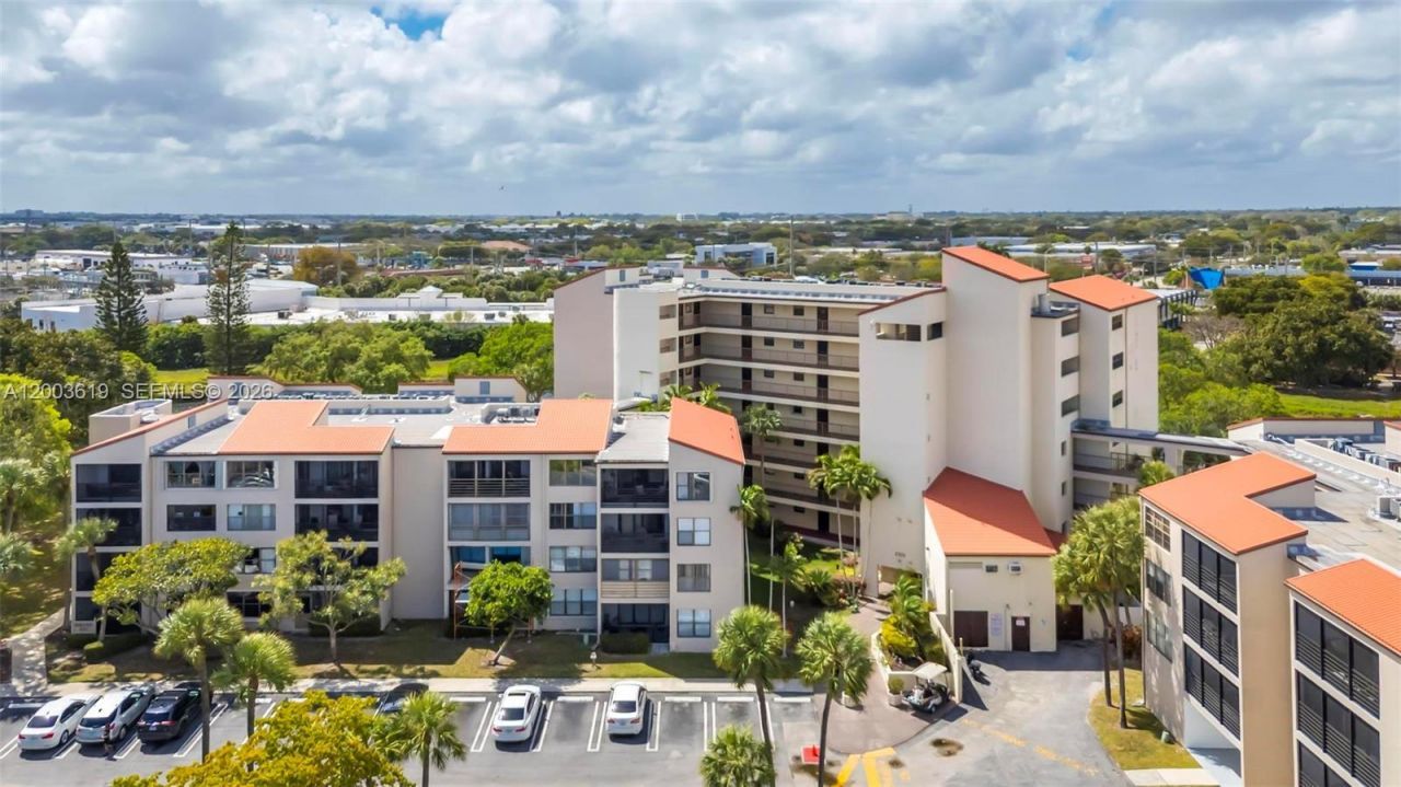 2322 S Cypress Bend Dr, Unit 311, Pompano Beach, FL 33069 Photo