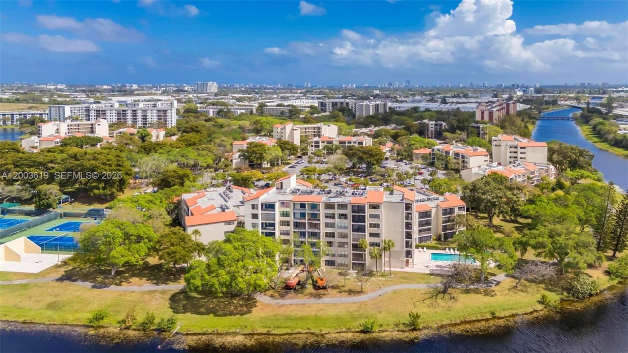 2322 S Cypress Bend Dr, Unit 311, Pompano Beach, FL 33069 Photo