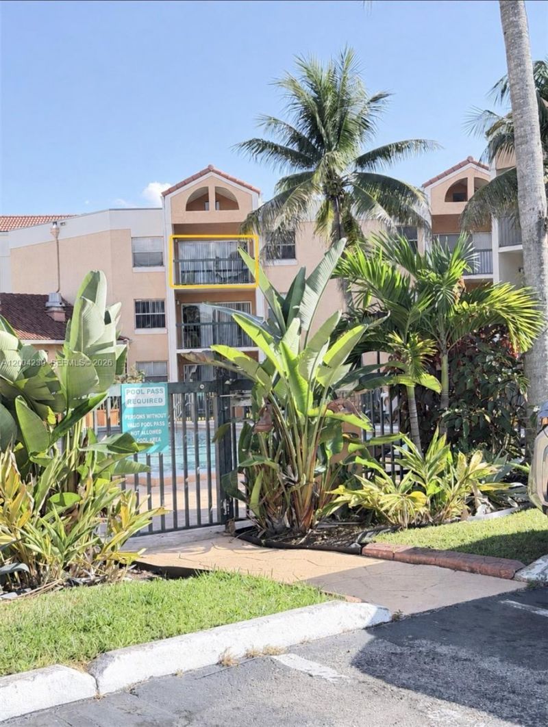 6292 NW 186th St , Unit 306, Hialeah, FL 33015 Photo