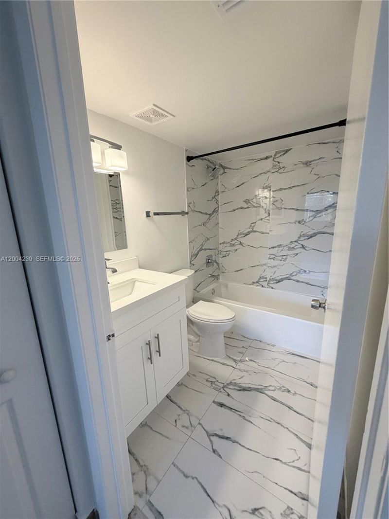 6292 NW 186th St , Unit 306, Hialeah, FL 33015 Photo