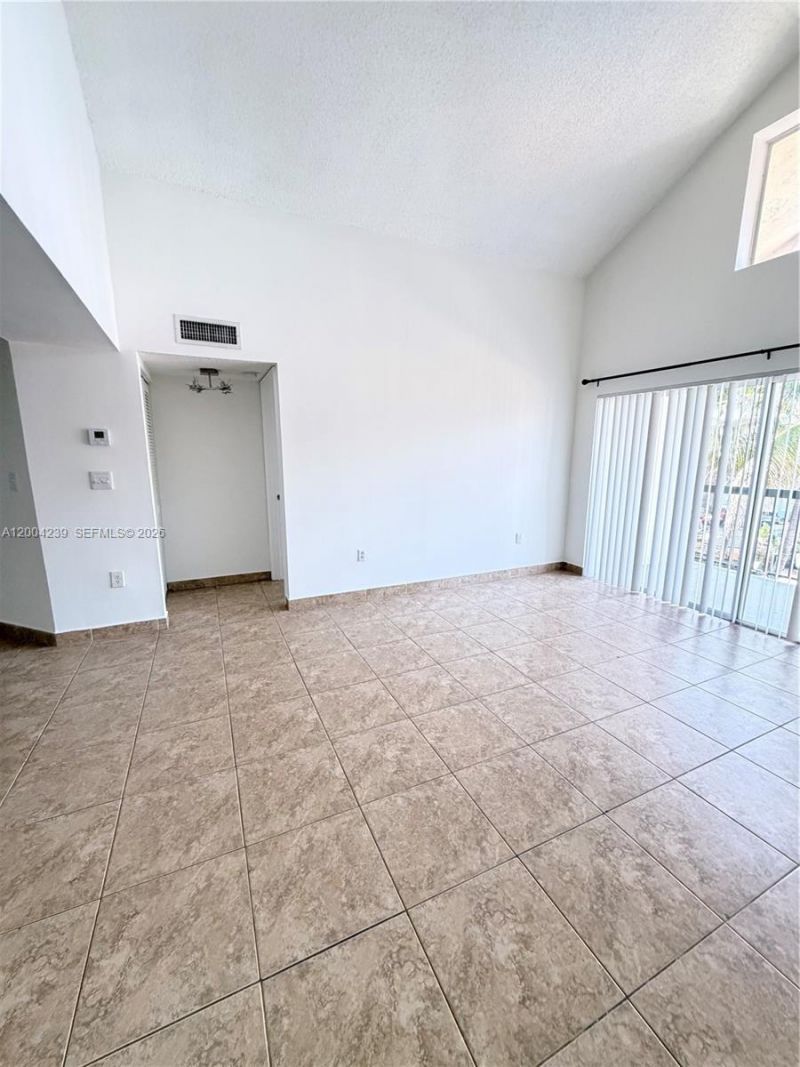 6292 NW 186th St , Unit 306, Hialeah, FL 33015 Photo