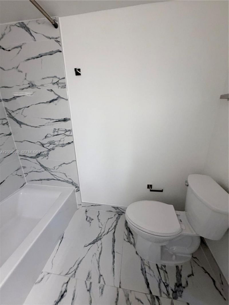 6292 NW 186th St , Unit 306, Hialeah, FL 33015 Photo