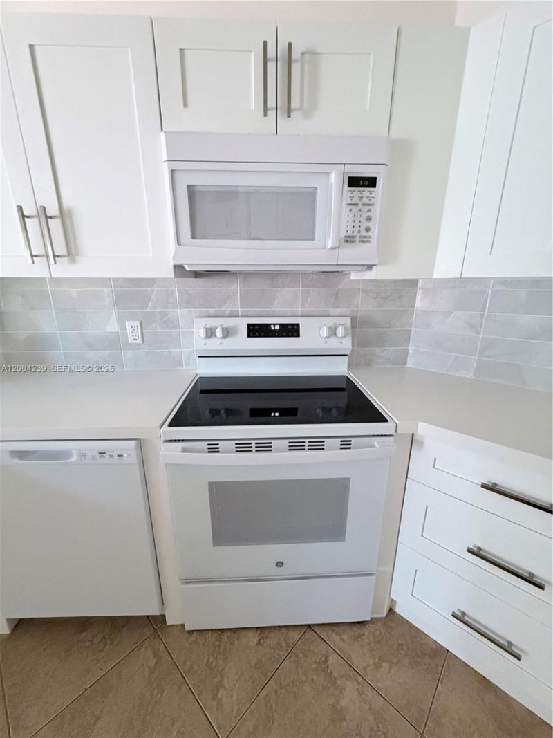 6292 NW 186th St , Unit 306, Hialeah, FL 33015 Photo