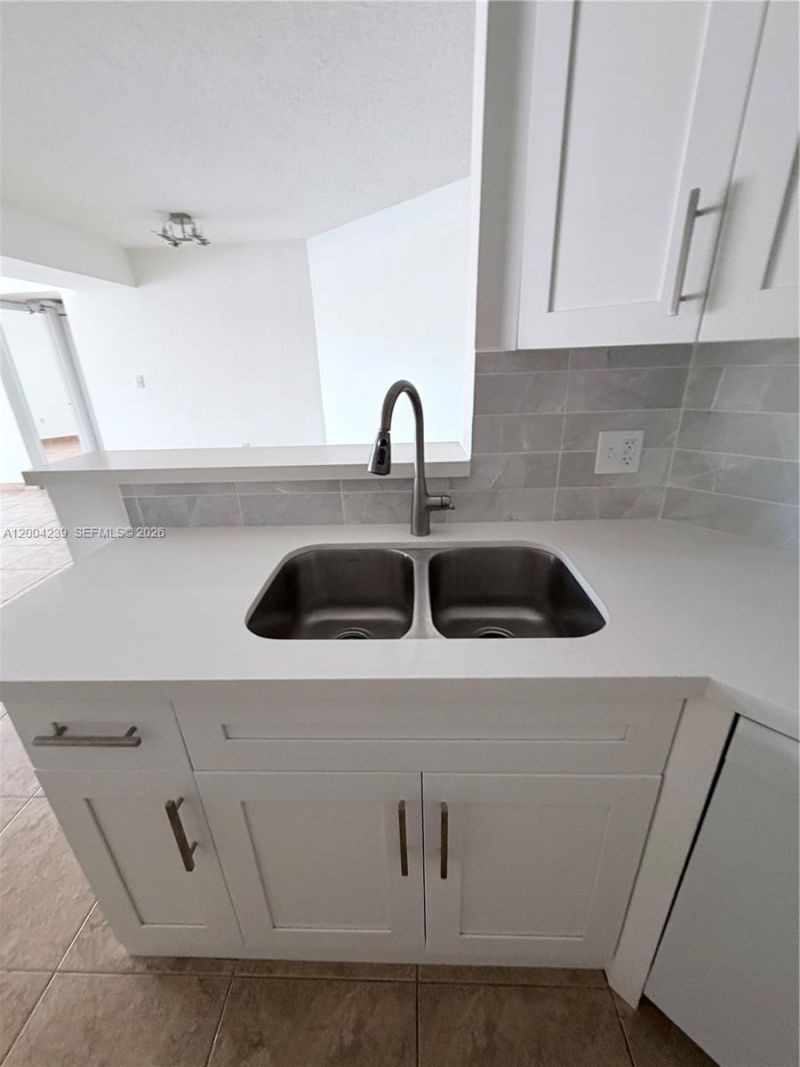 6292 NW 186th St , Unit 306, Hialeah, FL 33015 Photo