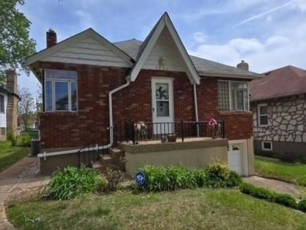 3206 Capehart Drive , Velda Village Hills, MO 63121