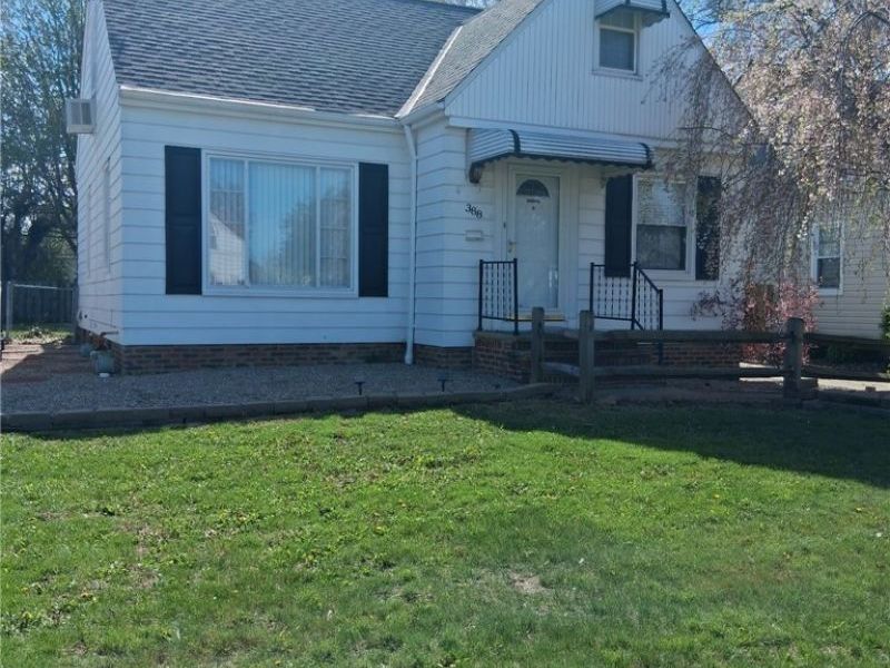 388 E 330th Street, Willowick, OH 44095 Photo 3